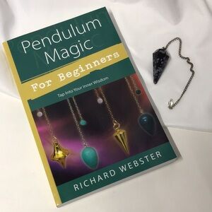 Pendulum Magic For Beginners by Richard Webster - Green & Yellow Cover